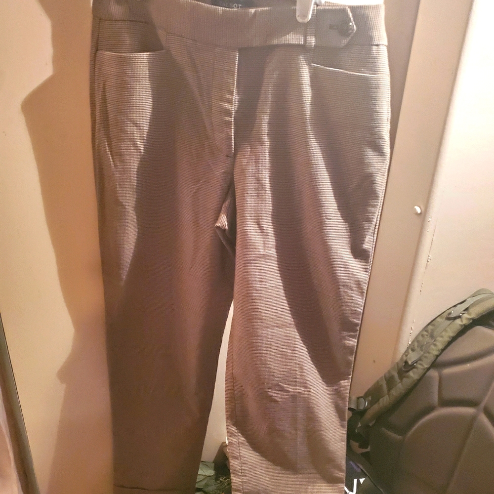 Crop slacks nwt from Talbott